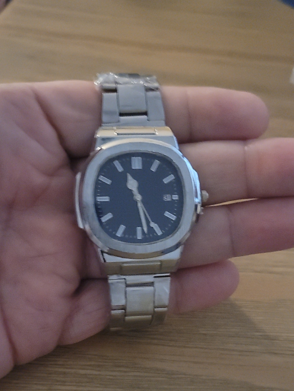 Stainless Steel Analog Wristwatch in Silver